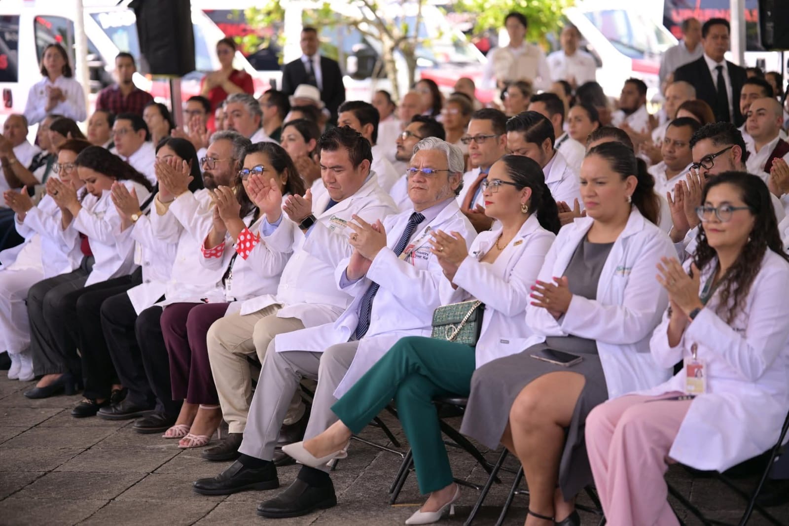 Gobernadora entrega ambulancias para fortalecer red hospitalaria estatal