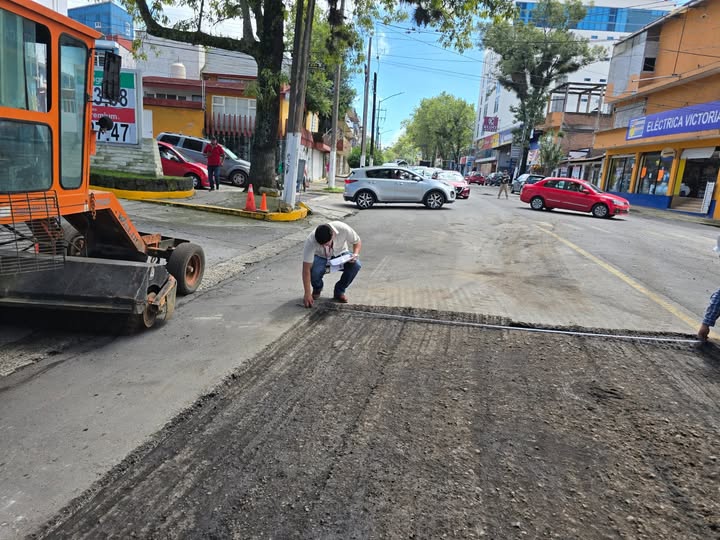 Trabajos de bacheo en la avenida Miguel Alemán de Xalapa