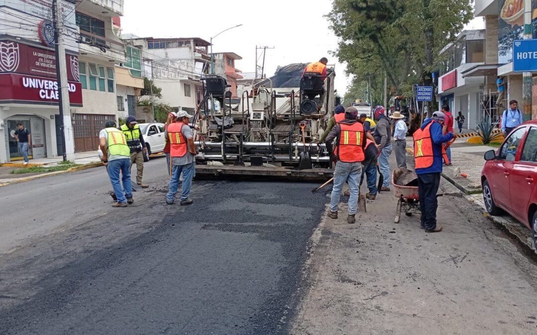 Continúa bacheo en Miguel Alemán de Xalapa este martes