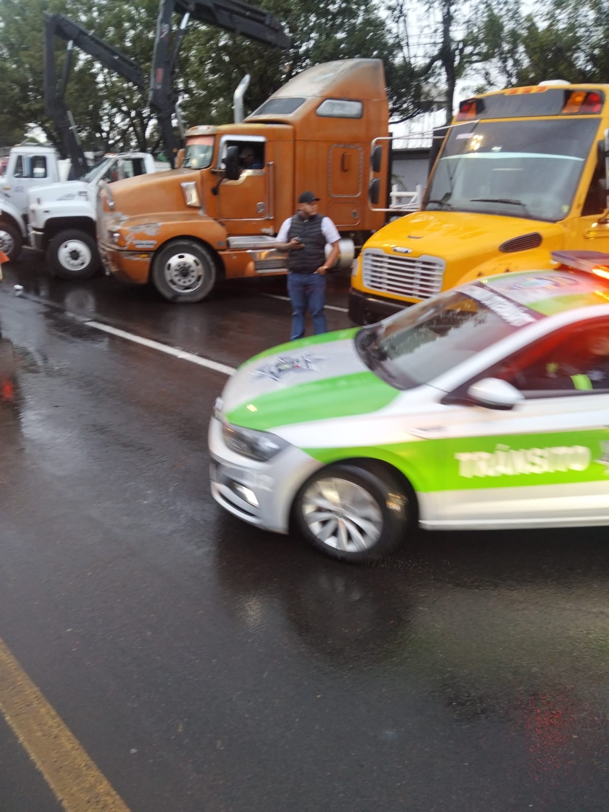 Tránsito Municipal activa operativo vial en Xalapa por bloqueos de AMOTAC