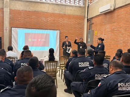 Capacitan a 129 policías municipales en Minatitlán en régimen disciplinario