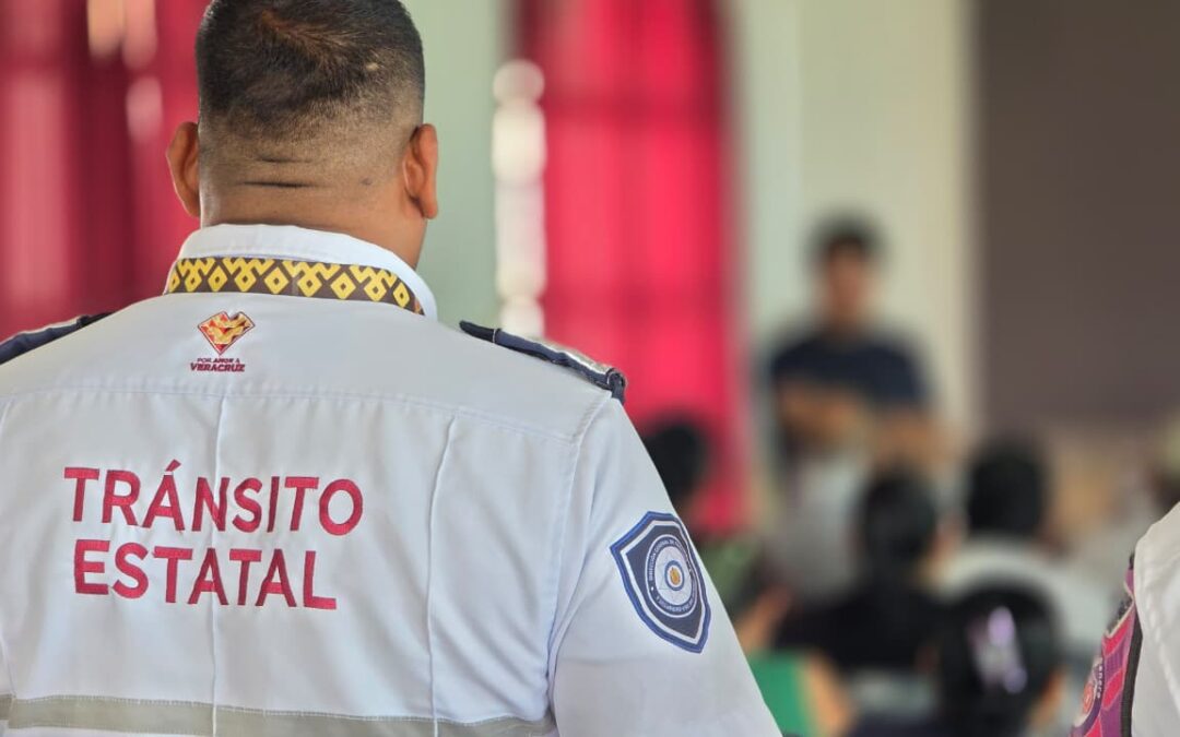 Capacitan a taxistas de Acayucan en uso de apps de seguridad