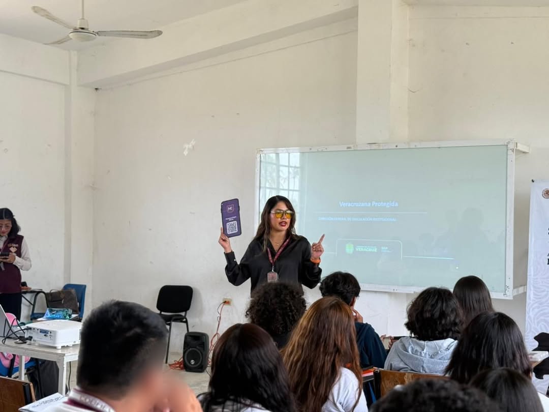 Estudiantes participan en capacitación sobre prevención de trata de personas en el COBAEV 26 Allende