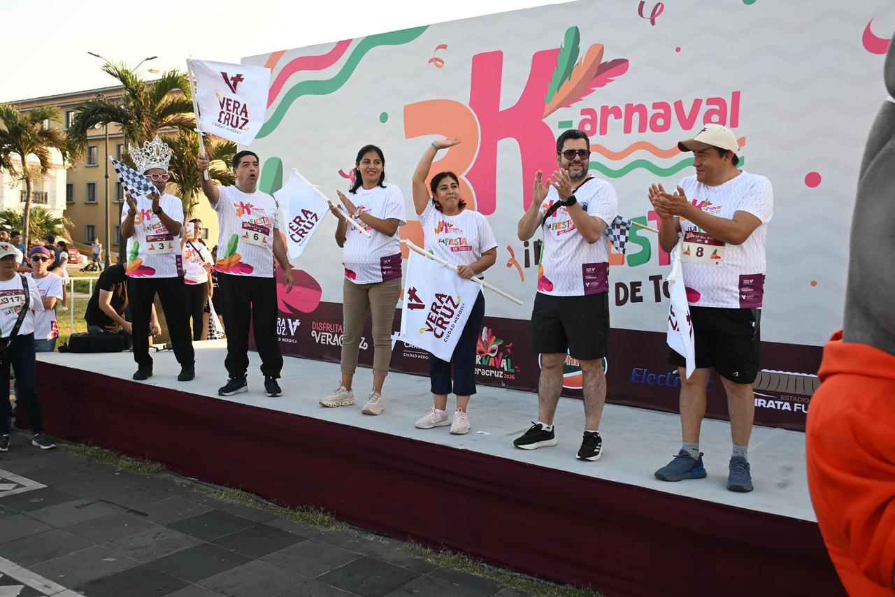 Jóvenes de la Cardenales Marching Band de la Técnica 105 de Xalapa en el Festival Internacional de Bandas Marciales en Chía, Colombia