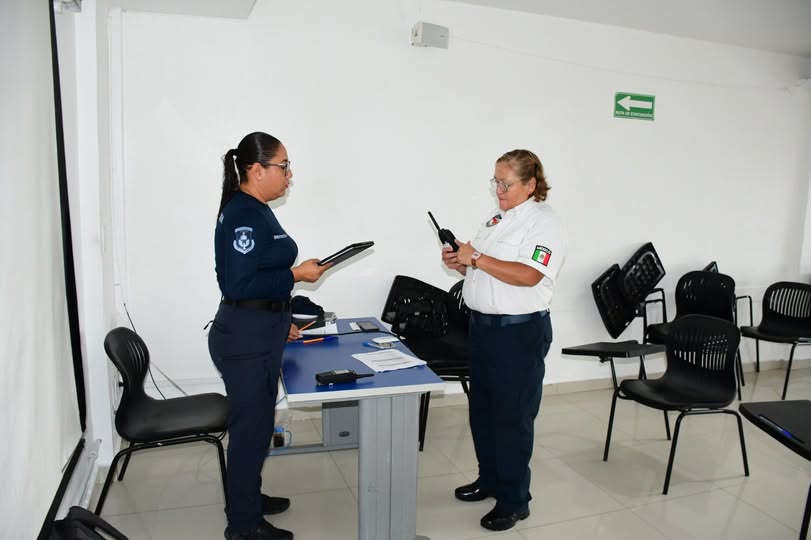 Participantes durante el proceso de acreditación en el CEISver