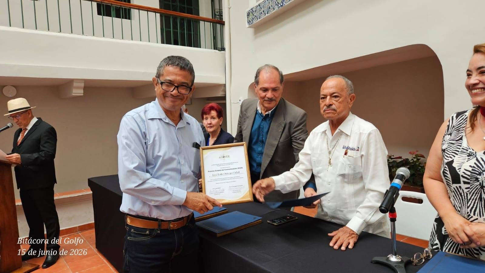 Leopoldo Pascacio acude a entrega del Premio Estatal de Comunicación ACOVER 2026