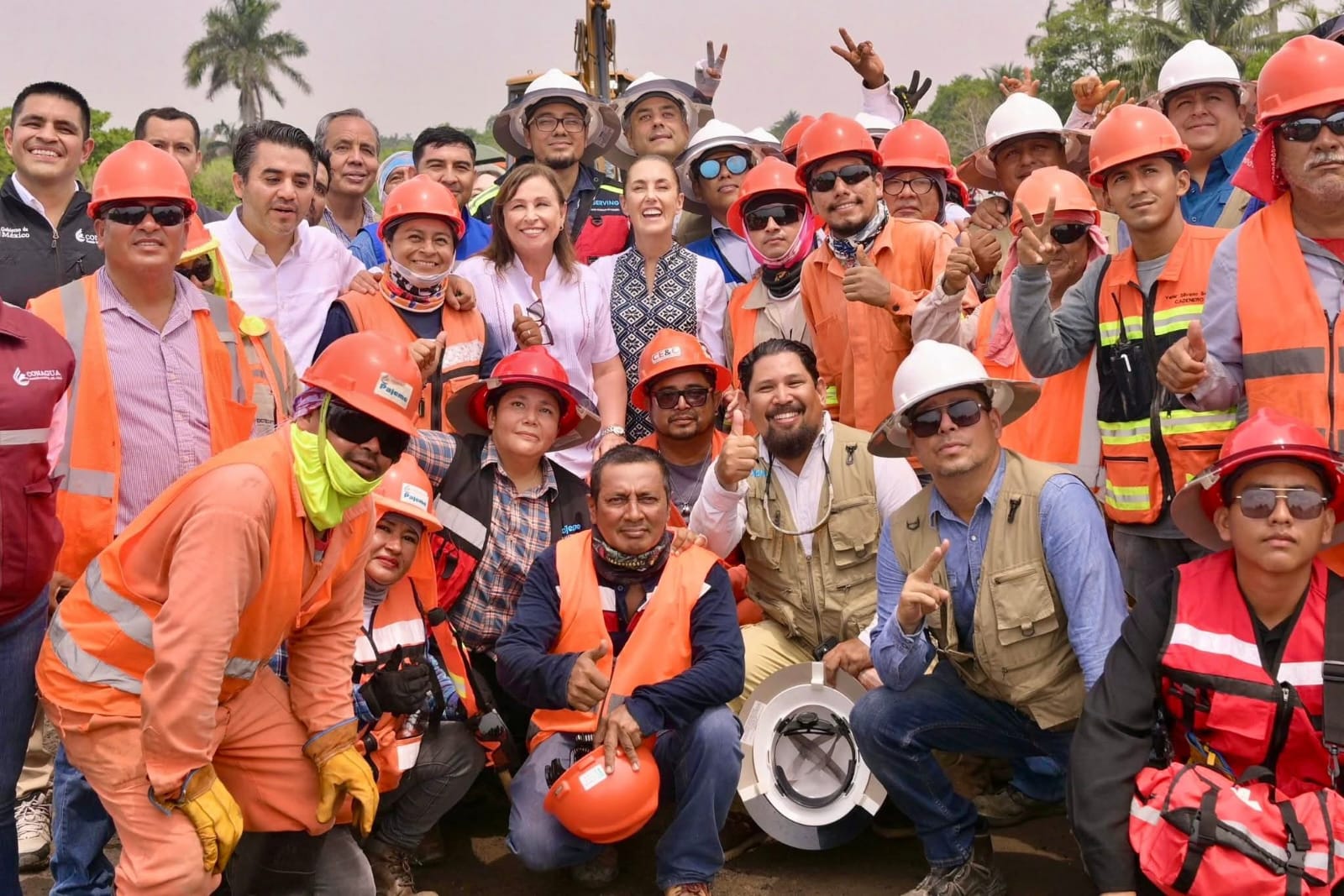 Presidenta Claudia Sheinbaum y gobernadora Rocío Nahle durante gira en Coatzacoalcos
