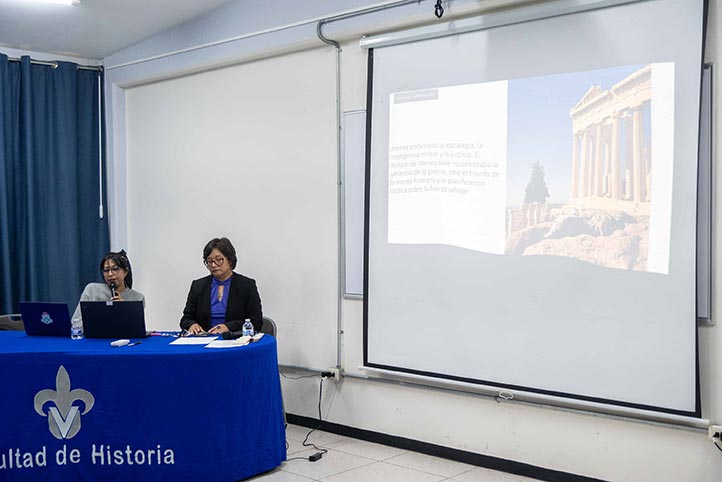 Estudiantes de la Facultad de Historia de la UV en el coloquio La historia en transformación