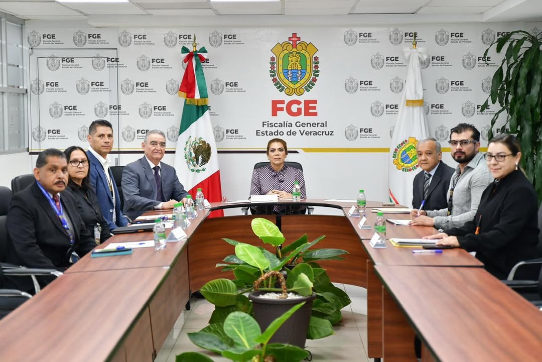 Sesión de la Comisión de Honor y Justicia de la Fiscalía General de Veracruz presidida por Lisbeth Aurelia Jiménez Aguirre