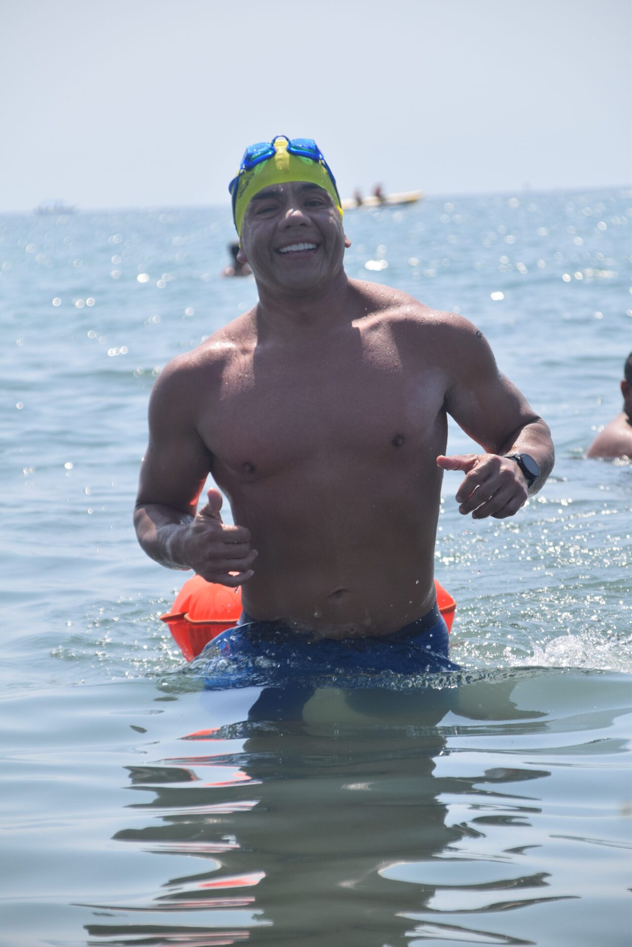 Equipo Cosorros Triracing celebrando el campeonato por equipos en Aguas Abiertas Arrecifes Veracruz 2026