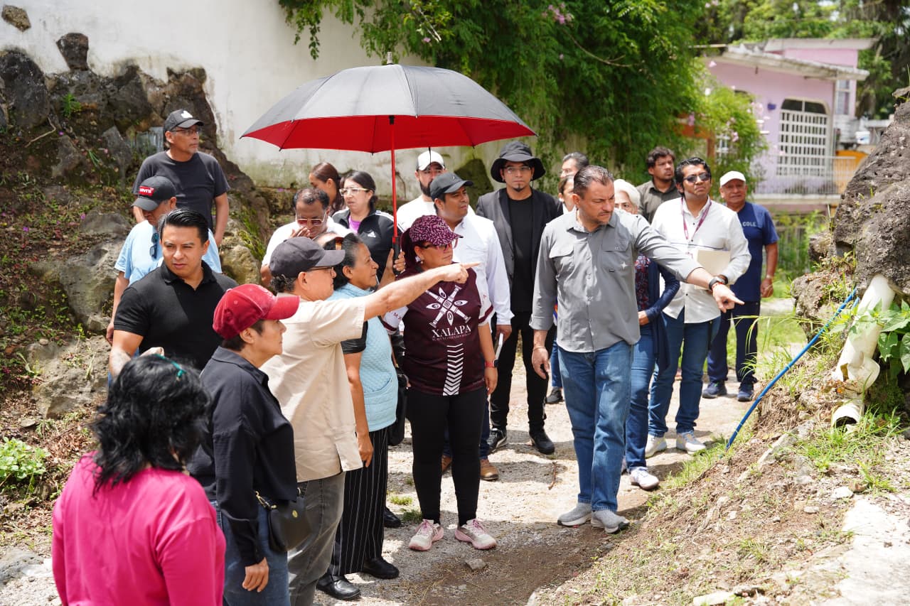 Daniela Griego durante recorrido por la colonia Del Periodista en Xalapa