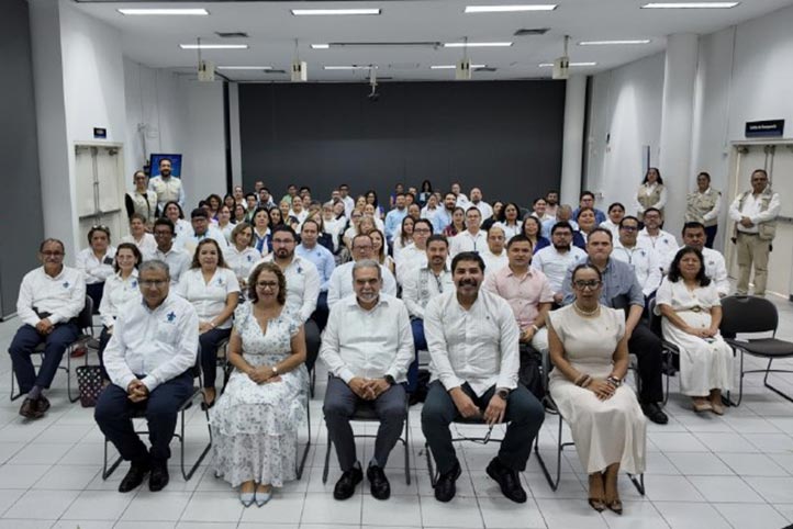 Participantes en el encuentro Rutas hacia la Excelencia de la UV en Poza Rica