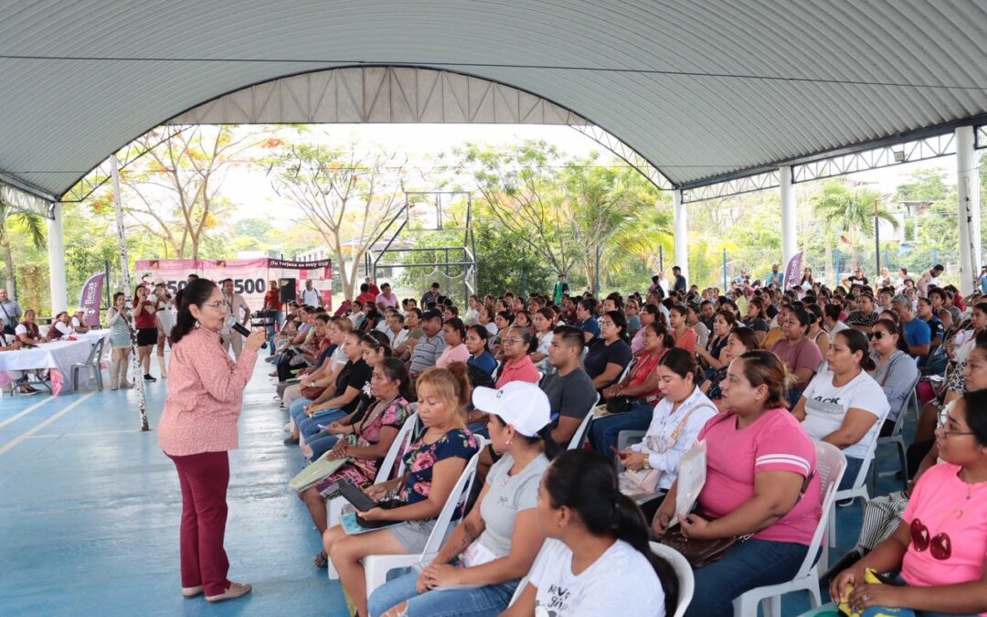 Entregan Beca Rita Cetina a 289 estudiantes en Tuxpan