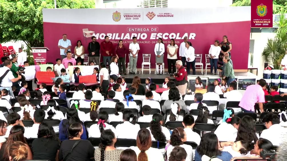Entregan mobiliario escolar en Martínez de la Torre