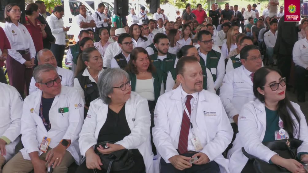 Ambulancias entregadas a hospitales IMSS-BIENESTAR en Veracruz