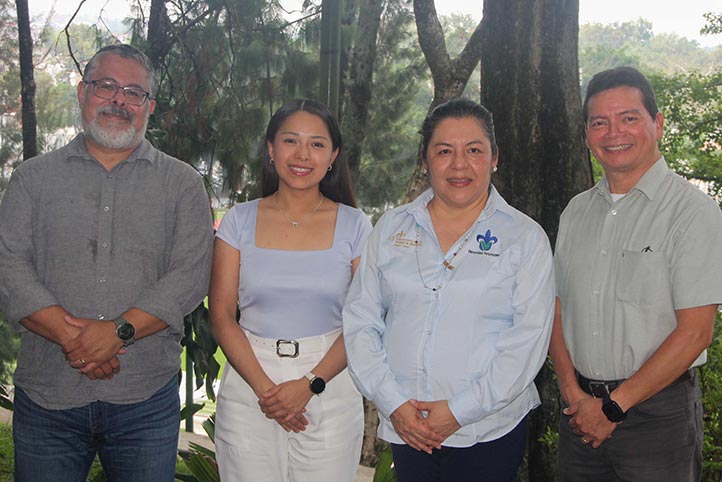 Equipo multidisciplinario de la UV que desarrolló el estudio sobre compuestos de molibdeno