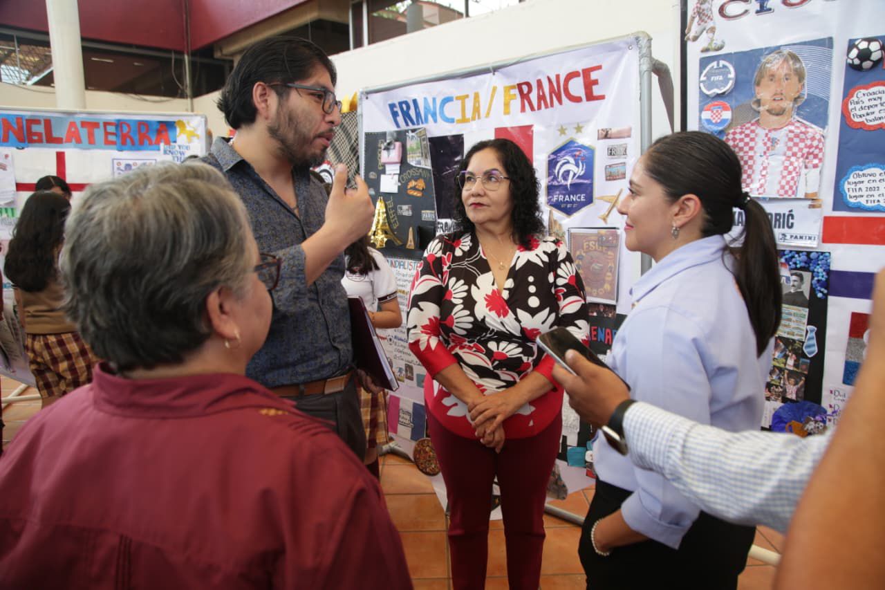 Estudiantes y padres presentan exposición 'Un mundo en juego' en Xalapa