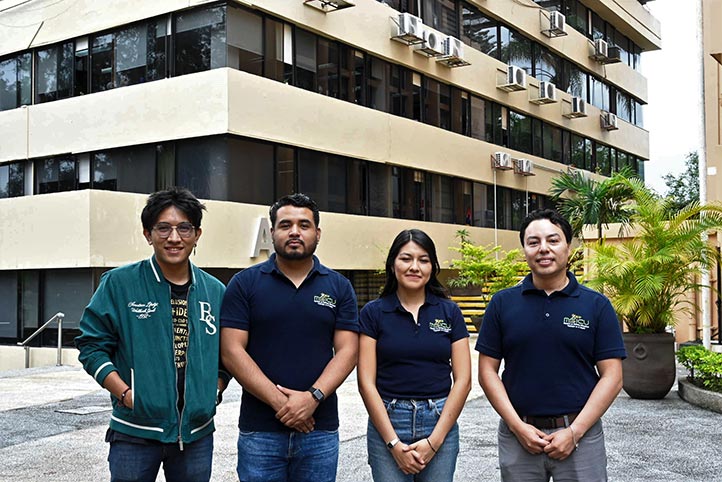 Estudiantes de la Maestría en Sistemas Interactivos Centrados en el Usuario durante el X Coloquio en la FEI