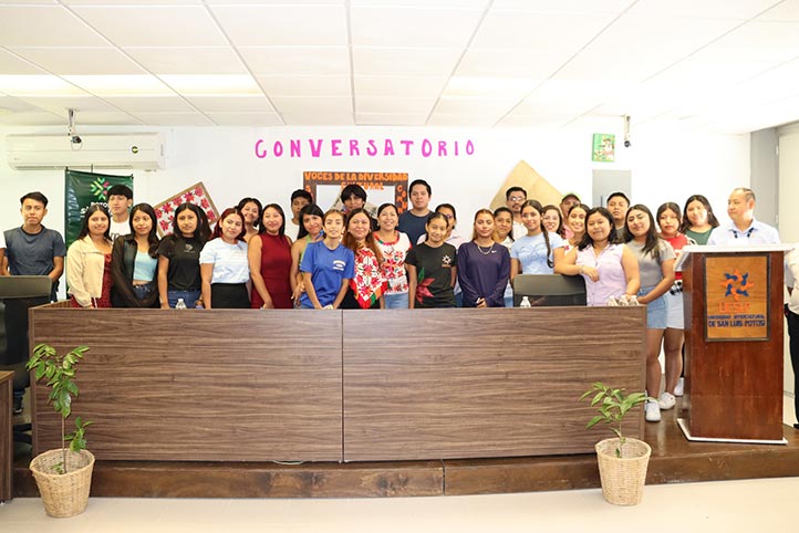Alumnos de la UV-Intercultural durante estancia académica en San Luis Potosí