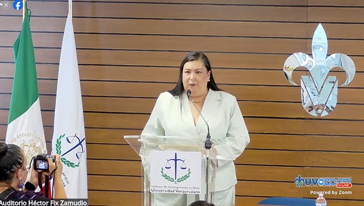 Especialistas en transparencia y protección de datos reunidos en el auditorio Héctor Fix-Zamudio del IIJ de la UV