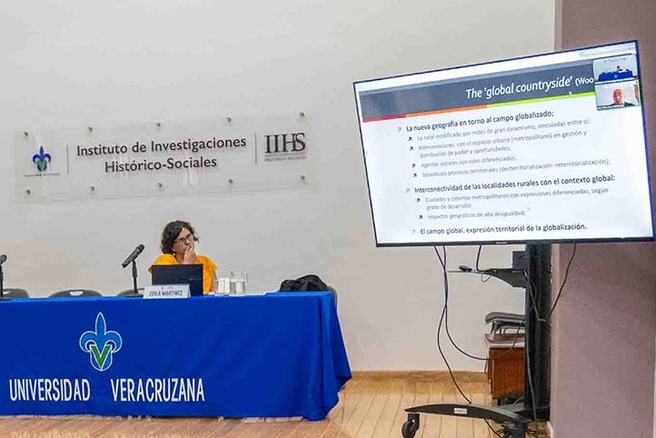 Héctor Ávila Sánchez durante conferencia virtual sobre transformaciones periurbanas
