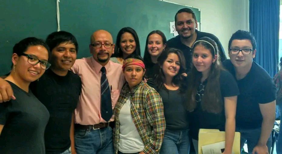 Docente de la UV recibe Premio al Decano 2026 y promueve literatura con realidad social