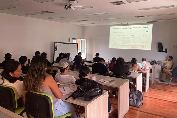 Estudiantes de la UV impartieron taller de metodologías en Colombia