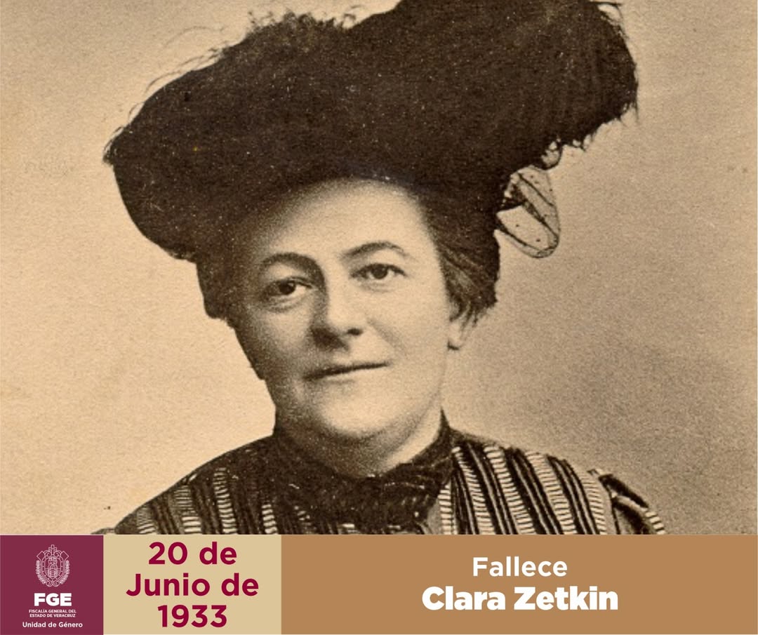 Ilustración de una figura feminista histórica que propuso en 1910 una jornada para mujeres obreras