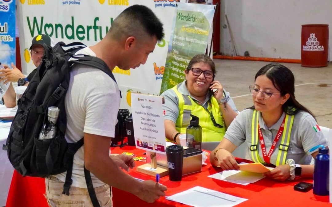 Ofertan 810 vacantes en feria laboral para jornaleros agrícolas