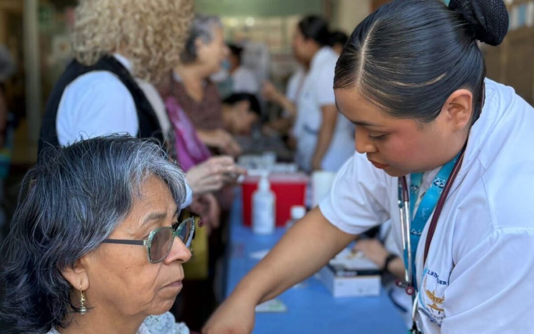 ISSSTE Veracruz realiza feria de salud para hombres en Xalapa