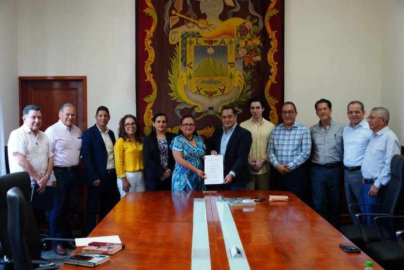 Firma de contrato para nuevo inmueble de CMAS en Xalapa