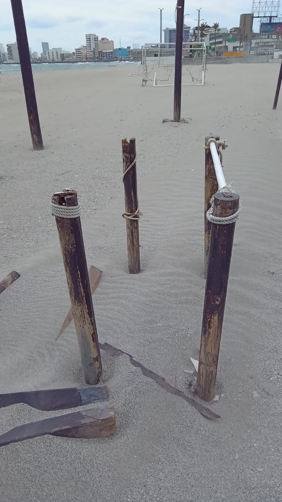 Retiran gimnasio en Playa Martí por riesgos estructurales
