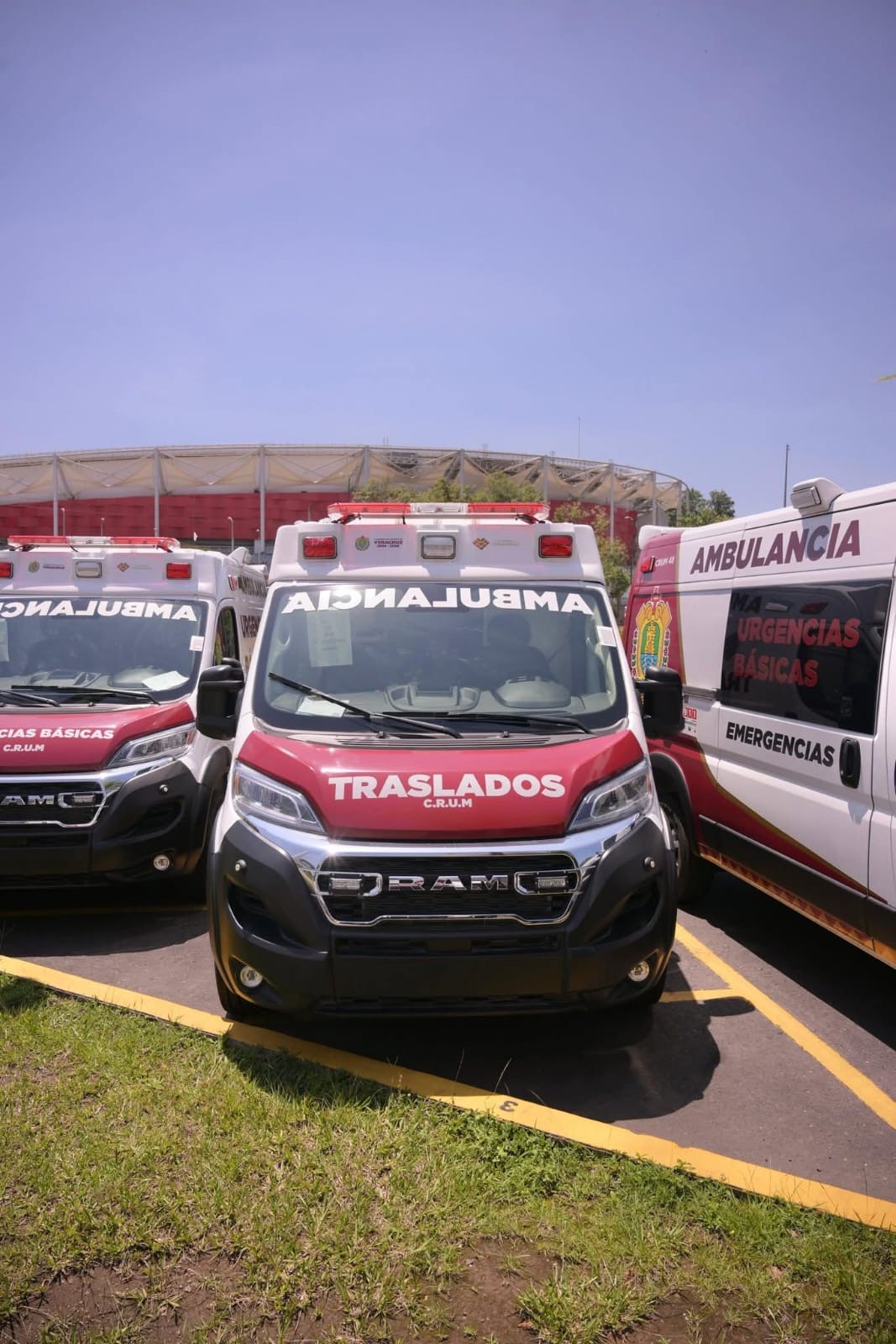Gobernadora Rocío Nahle durante entrega de ambulancias a hospitales IMSS-Bienestar