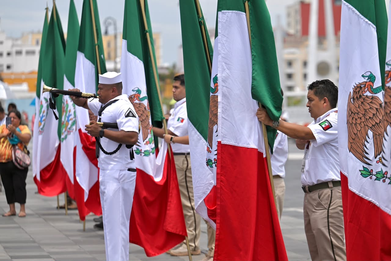 Arranque nacional del programa Heroínas y Héroes Paisanos en la Macroplaza del Malecón de Veracruz