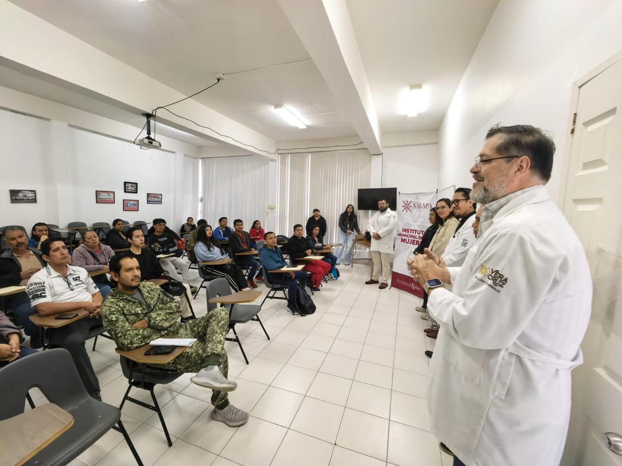 Cuarta jornada de vasectomía gratuita organizada por el IMMX en el Centro de Salud Dr. Gastón Melo en Xalapa
