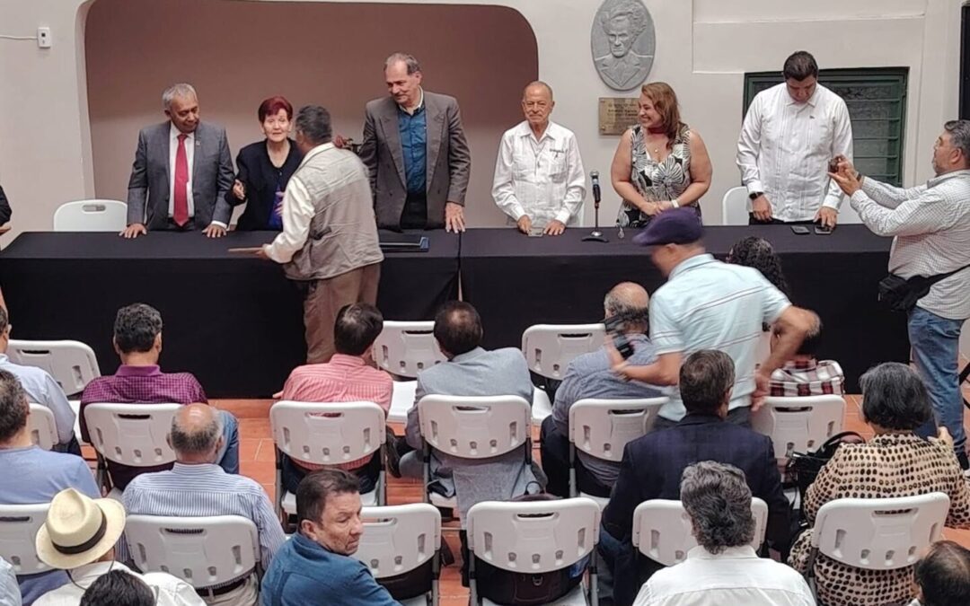 Leopoldo Pascacio acude a entrega del Premio Estatal de Comunicación ACOVER 2026
