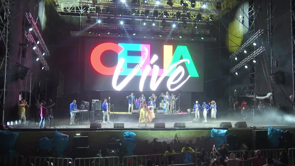Lucrecia rinde homenaje a Celia Cruz durante el SalsaFest2026 en Veracruz