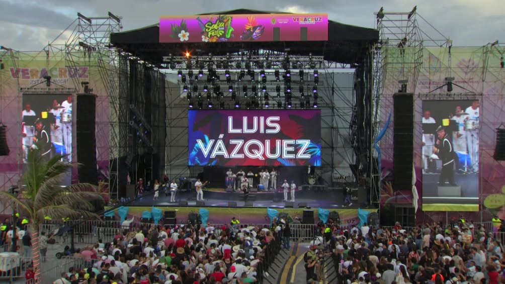 Luis Vásquez durante su presentación en el SalsaFest 2026