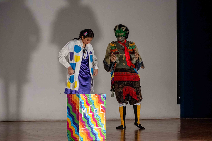 Estudiantes de la UV presentan obra teatral sobre migración infantil
