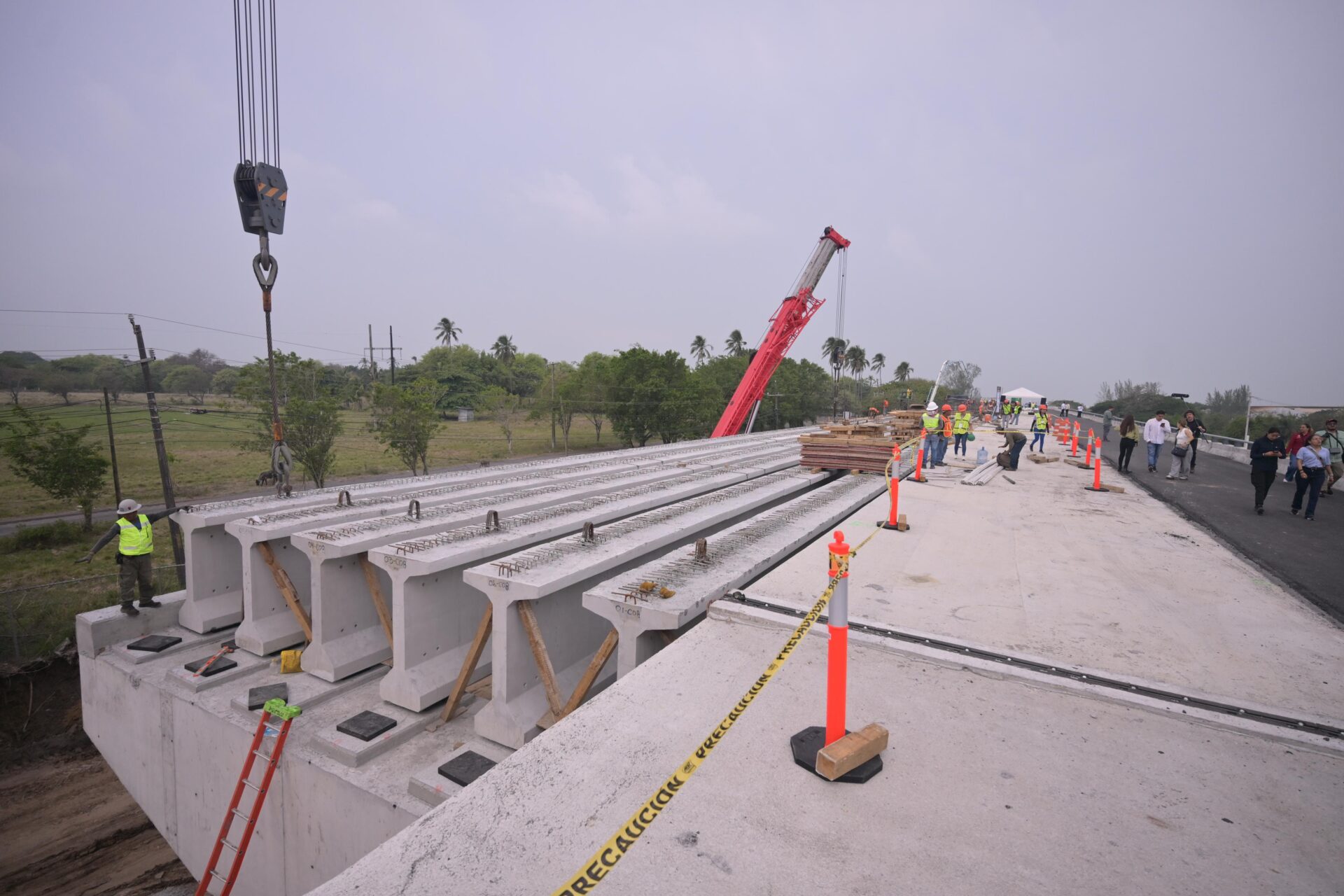 Distribuidor vial de Veracruz avanza 72.3% y concluye en julio