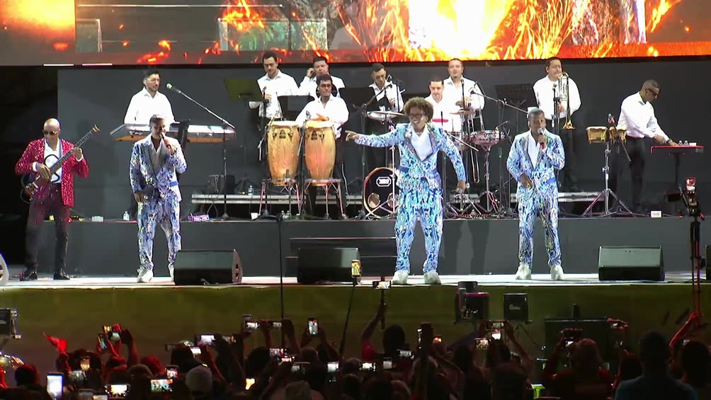 Orquesta Guayacán en el escenario del Salsódromo de Boca del Río