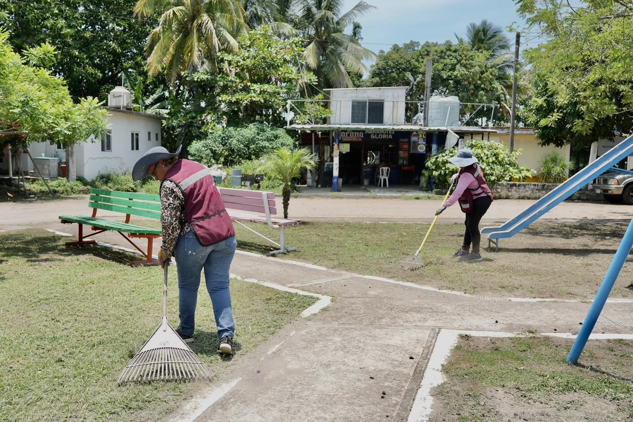 Ayuntamiento de Veracruz rehabilita parques en zona rural