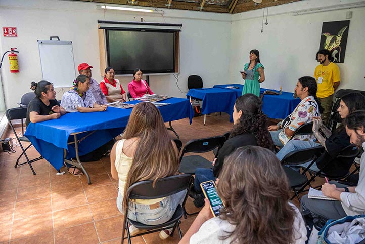 Recolectoras destacan valor cultural de hongos silvestres en congreso