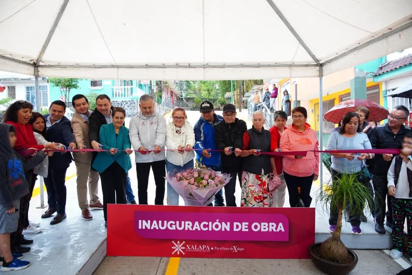 Inauguración de pavimentación en calle Cuautla Morelos II, colonia Revolución, Xalapa