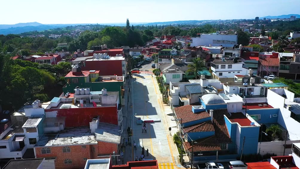 Alcaldesa Daniela Griego inaugura pavimentación en calles de Xalapa