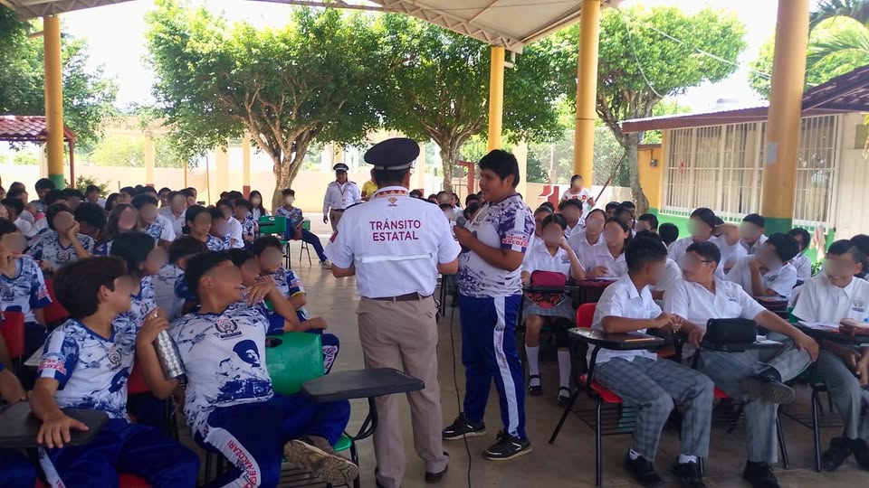 Imparten plática ‘Motociclista Responsable’ a estudiantes en Soconusco