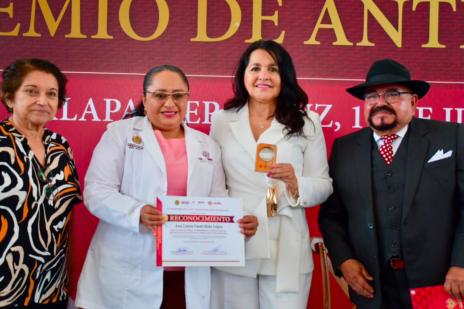 Entrega de medallas por años de servicio al personal de salud en Veracruz