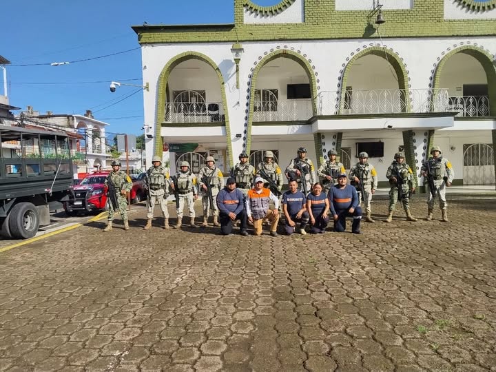 Jornada preventiva de Protección Civil en comunidad de Veracruz durante temporada de lluvias
