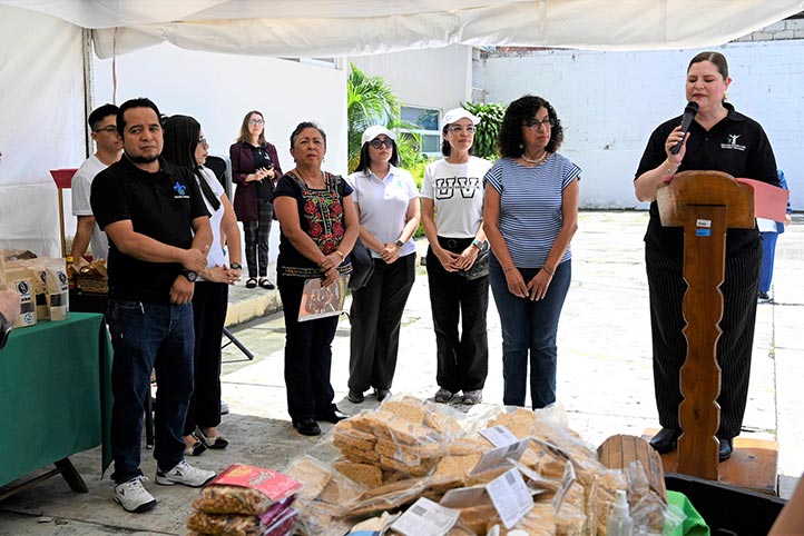 Productores agroecológicos se reúnen en Clínica de Salud de la UV