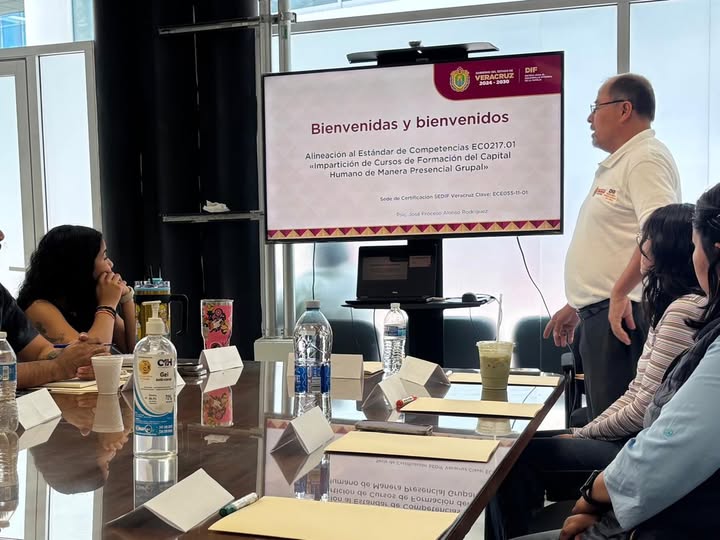 Sesión de alineación al estándar EC0217.01 en DIF Estatal